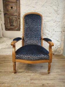 Read more about the article Blue velvet Voltaire armchair