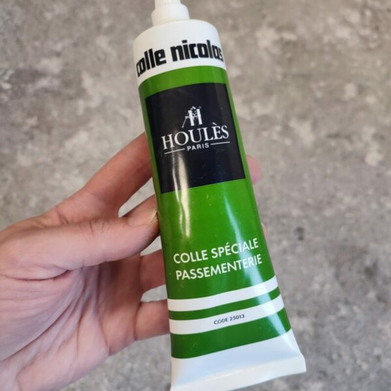 Which glue is best for trimmings and fabrics ?