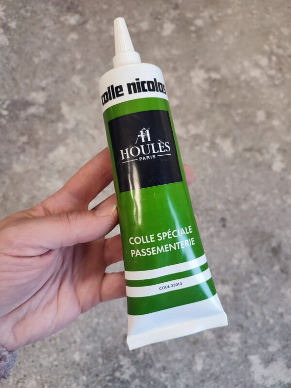 You are currently viewing Which glue is best for trimmings and fabrics ?