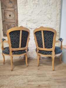 Read more about the article Upholstering a picture back chair