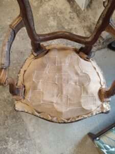 Read more about the article How to attach springs to the burlap