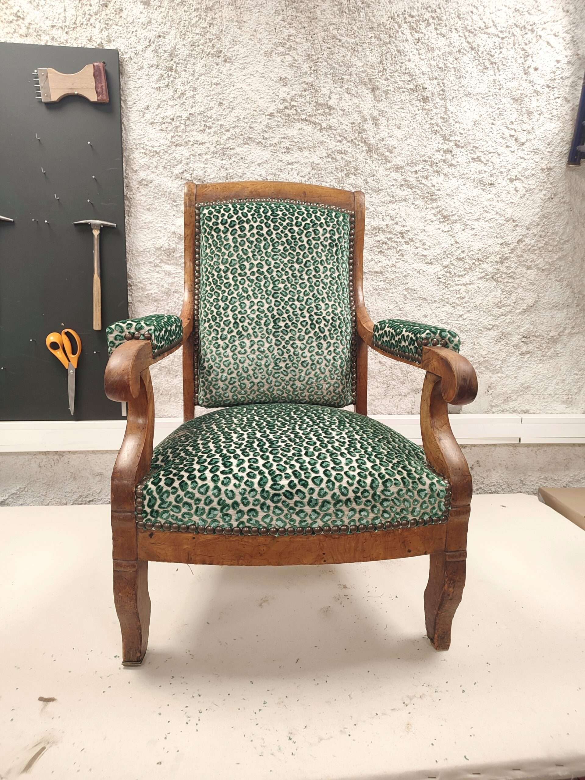 You are currently viewing Velvet green Leopard armchair