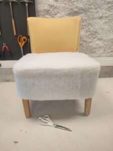 Read more about the article Polyester wadding on a seat before a loose cover