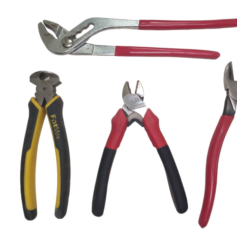 Pliers for upholsterers