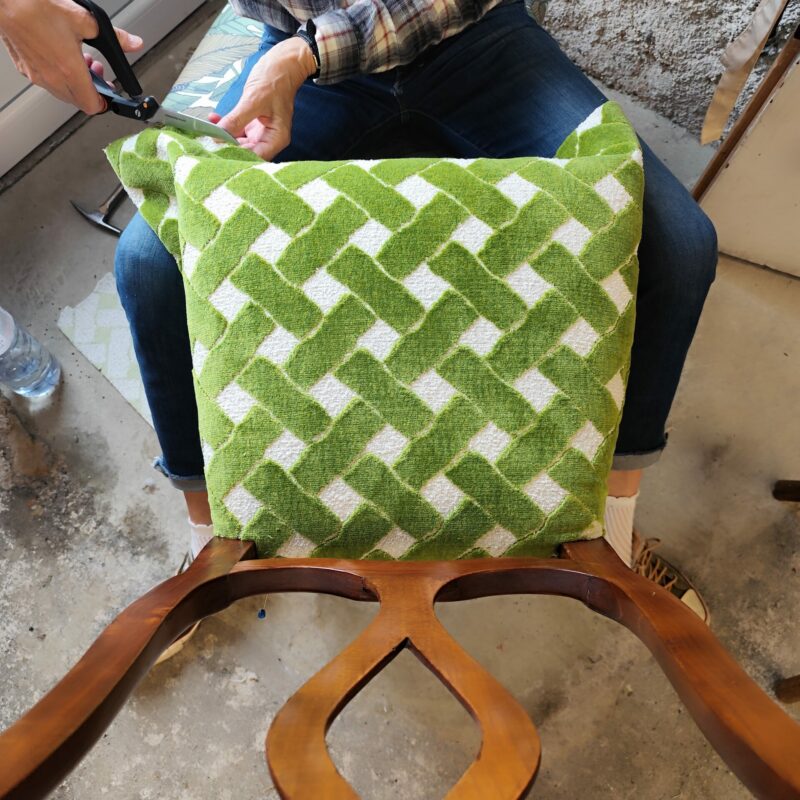 How to create a simple pleat on a squared edge seat