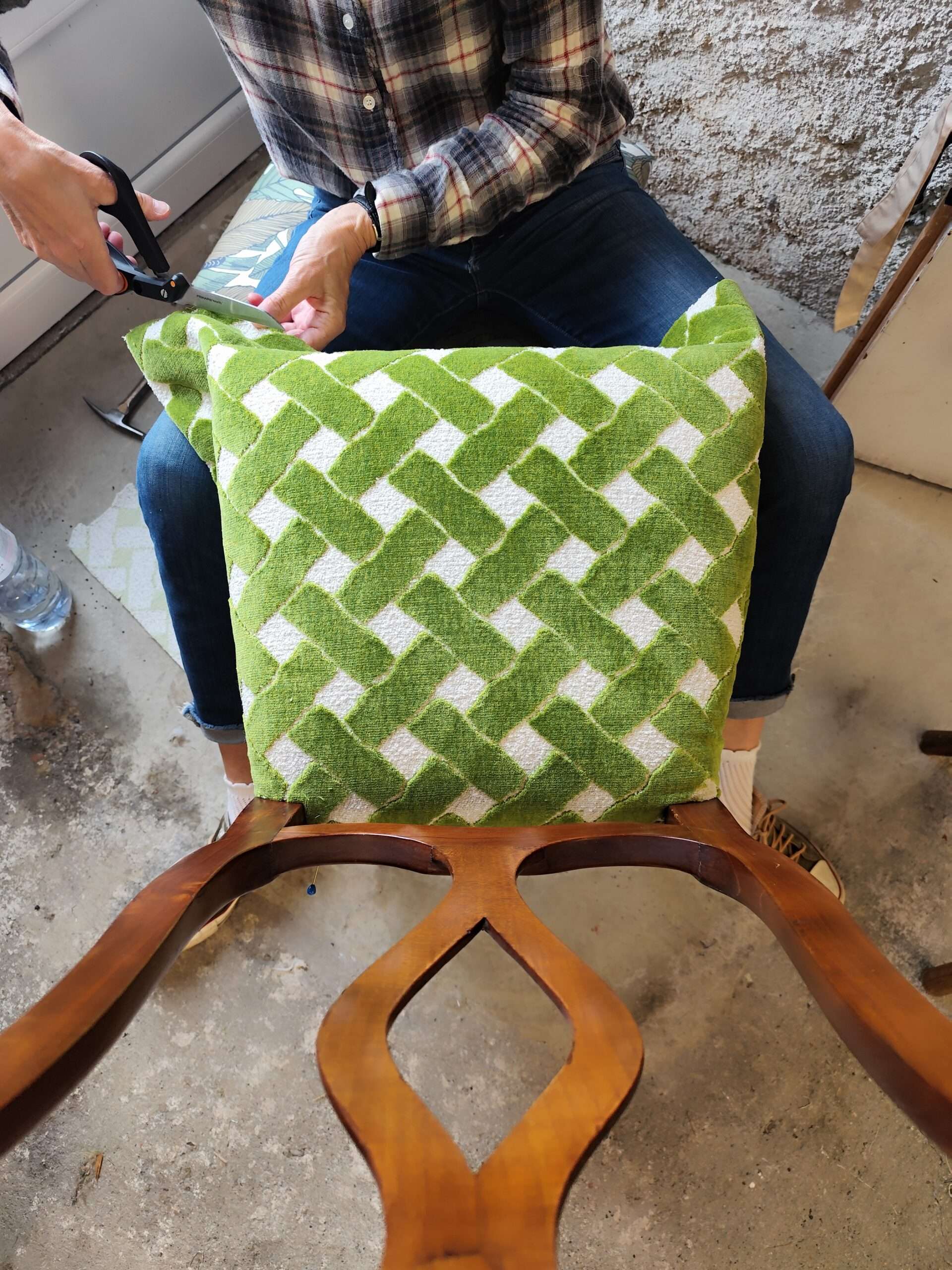 You are currently viewing How to create a simple pleat on a squared edge seat