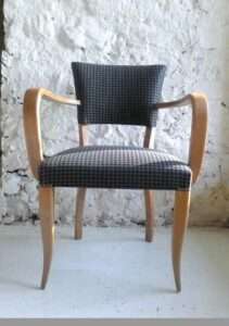 Read more about the article The bridge chair: a compact classic that’s perfect for your first upholstery project