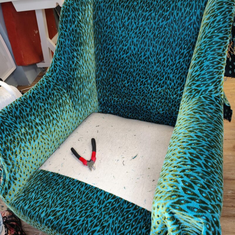 How to cover a back with a fabric junction?