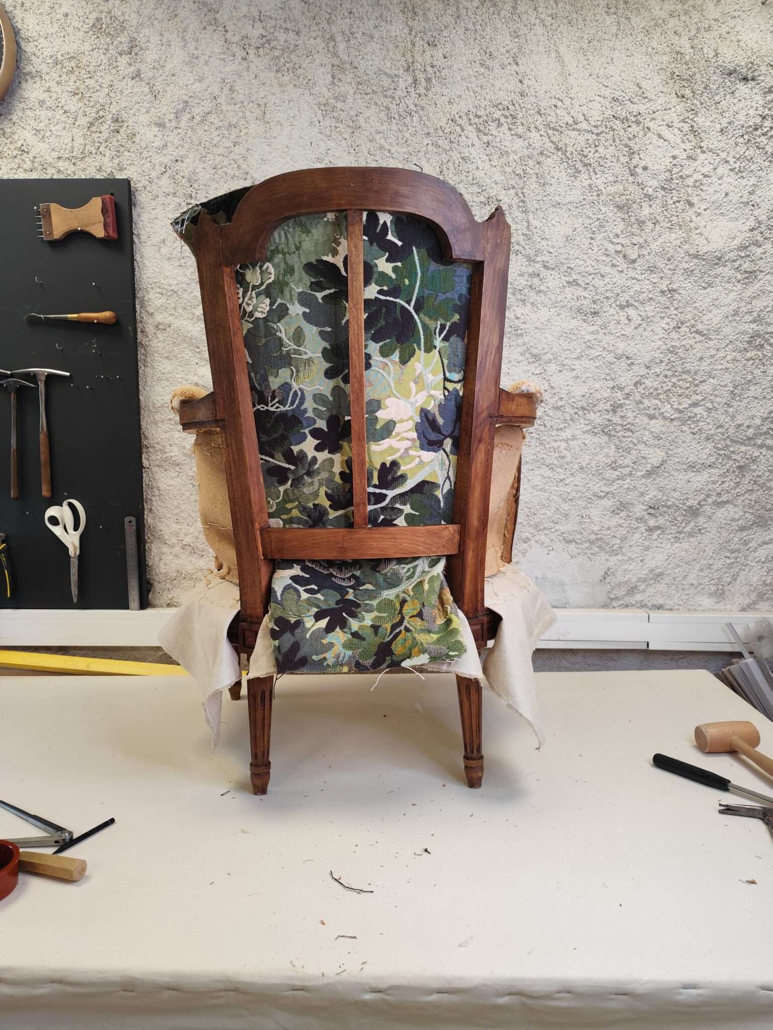How to upholster the back of a bergere chair - Thegirlwithahammer.com