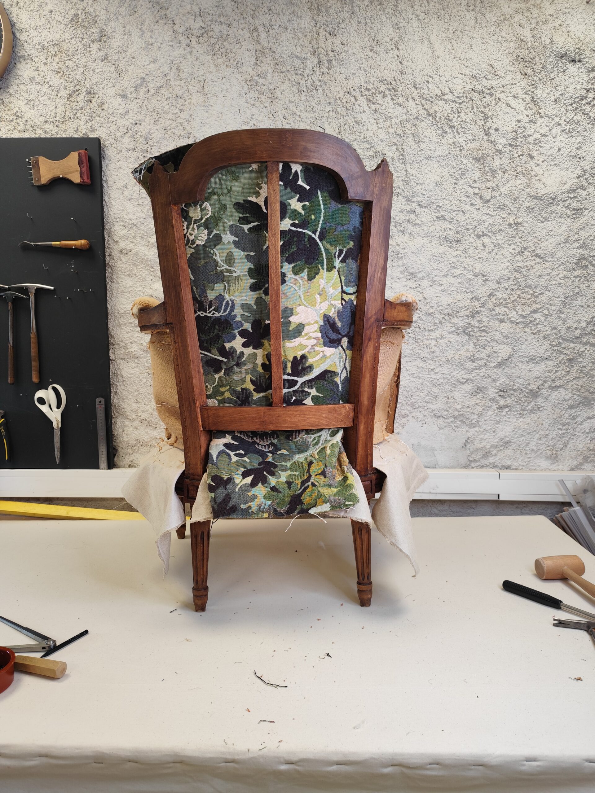 You are currently viewing How to upholster the back of a bergere chair