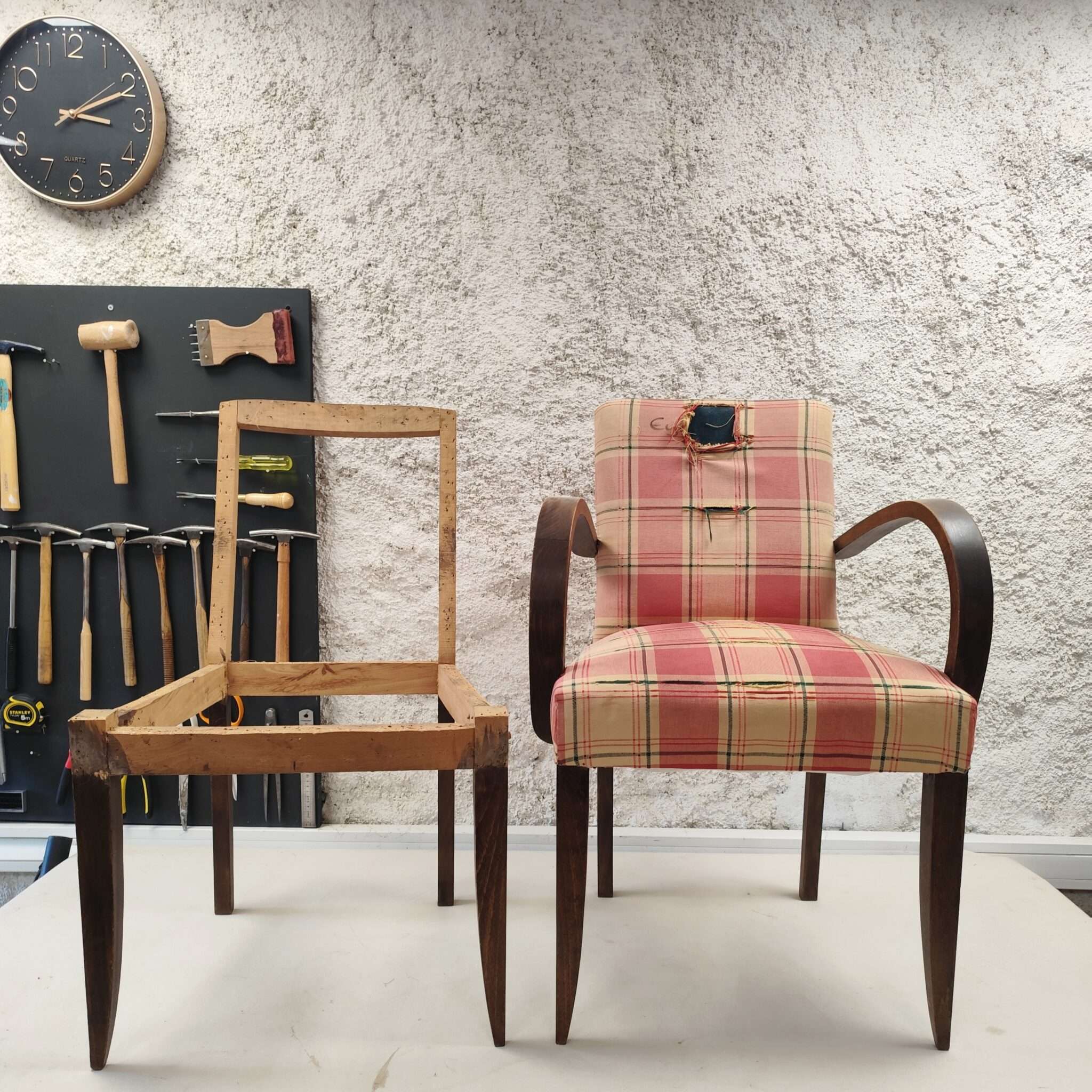 How to upholster a modern 