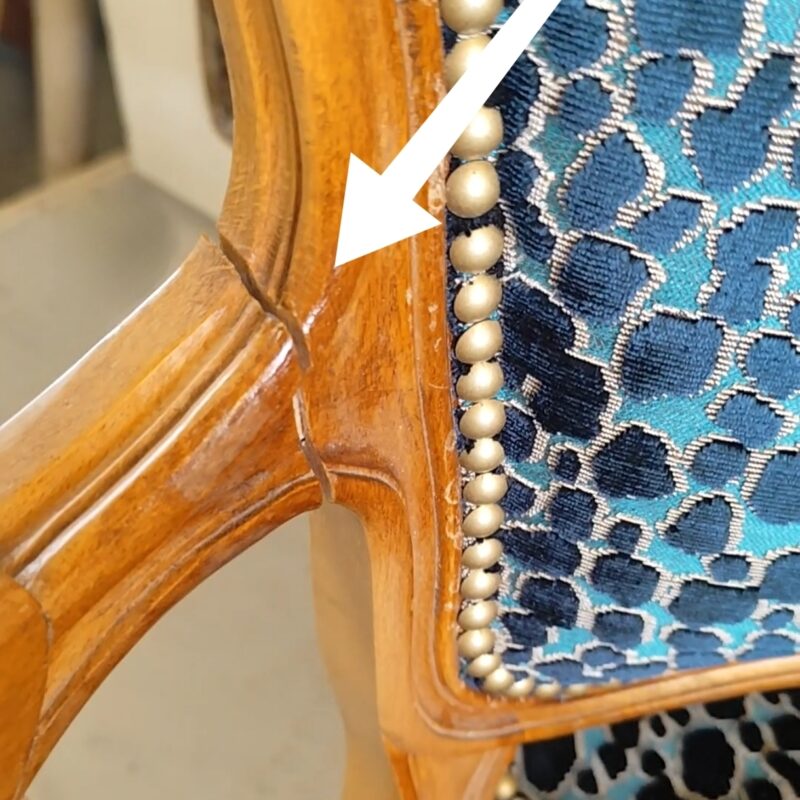 Easy trick to glue an arm junction on a cabriolet chair