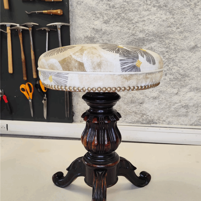 How to finish a round stool with a simple piping (Blind Stich by Hand)