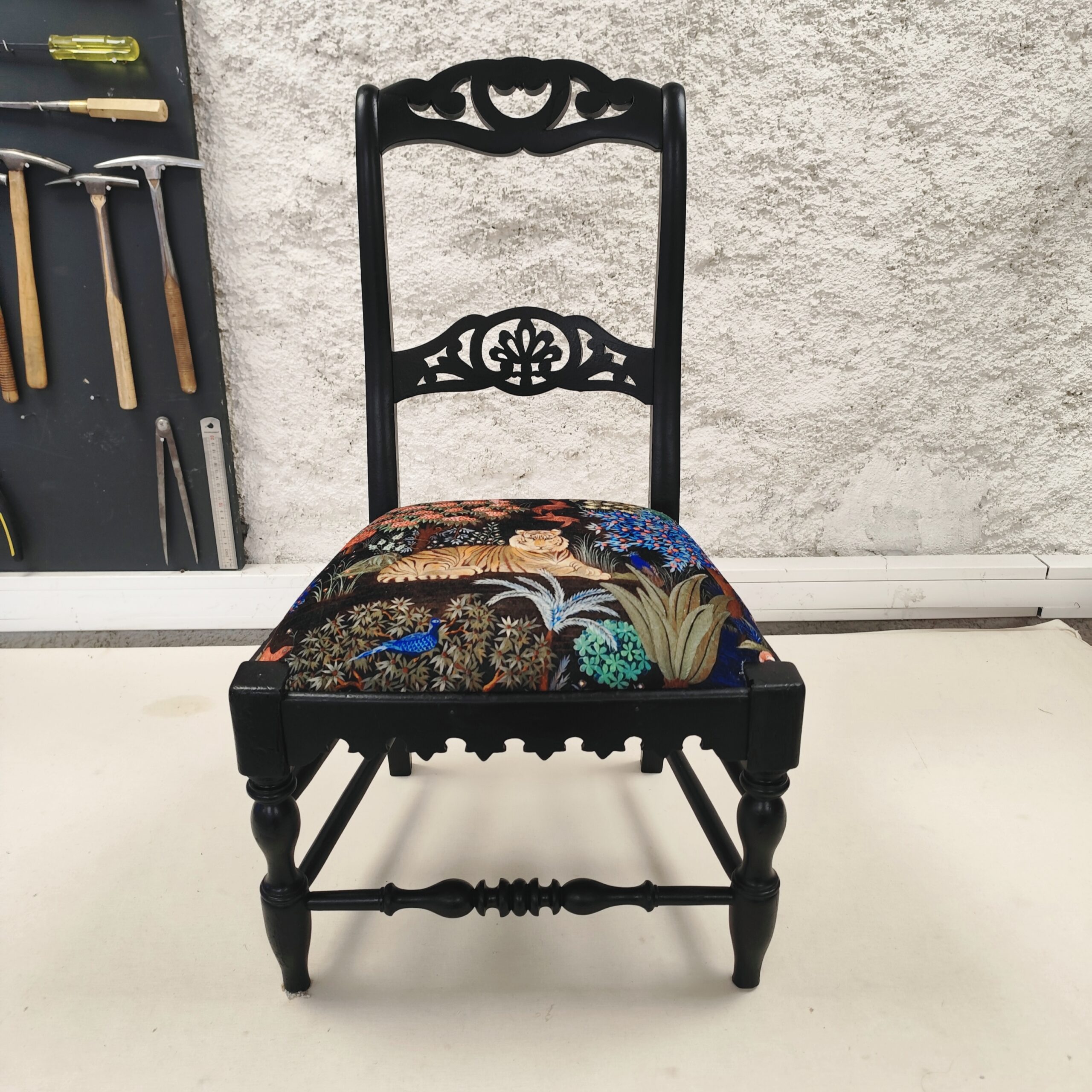 How to cover this little chair easily tutorial