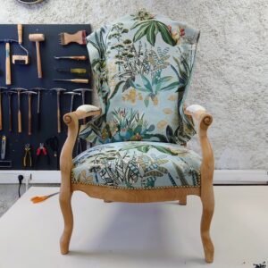 Read more about the article How to cover the back of a Voltaire Chair
