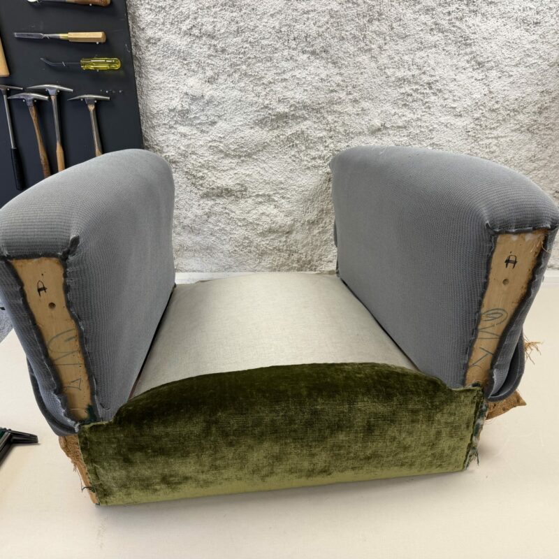How to cover the seat front of a club chair