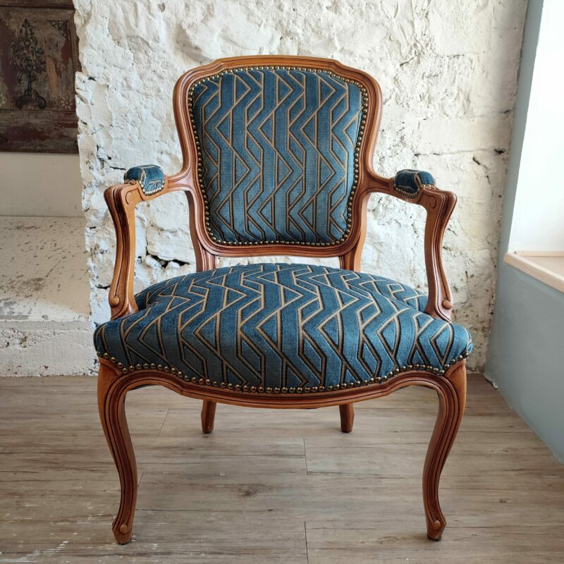 The Cabriolet Chair: A Classic Worth Bringing Back to Life
